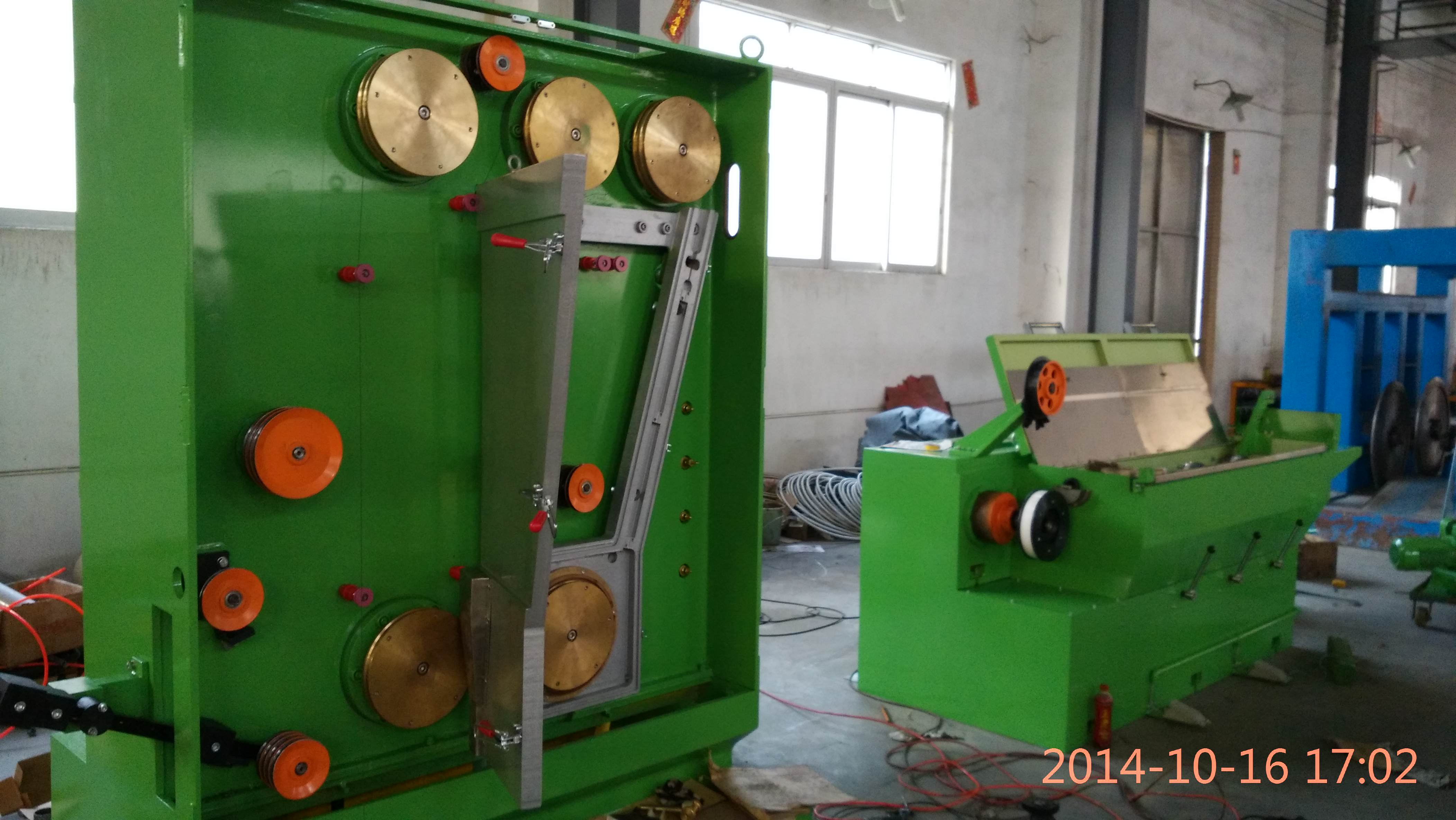 Machine de dessin intermédiaire en tandem